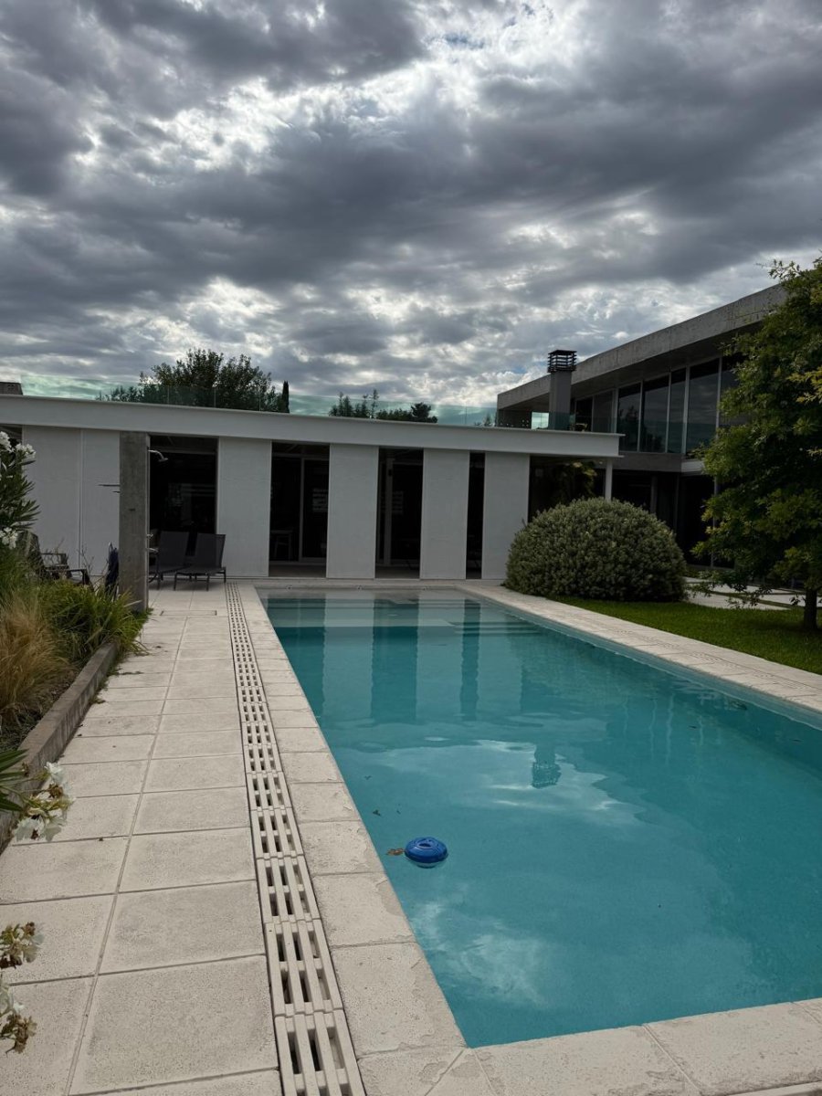 Funes: Kentucky Club de Campo - Casa de 4 dormitorios y 4 cocheras de alta gama, Santa Fe, Argentina - 6