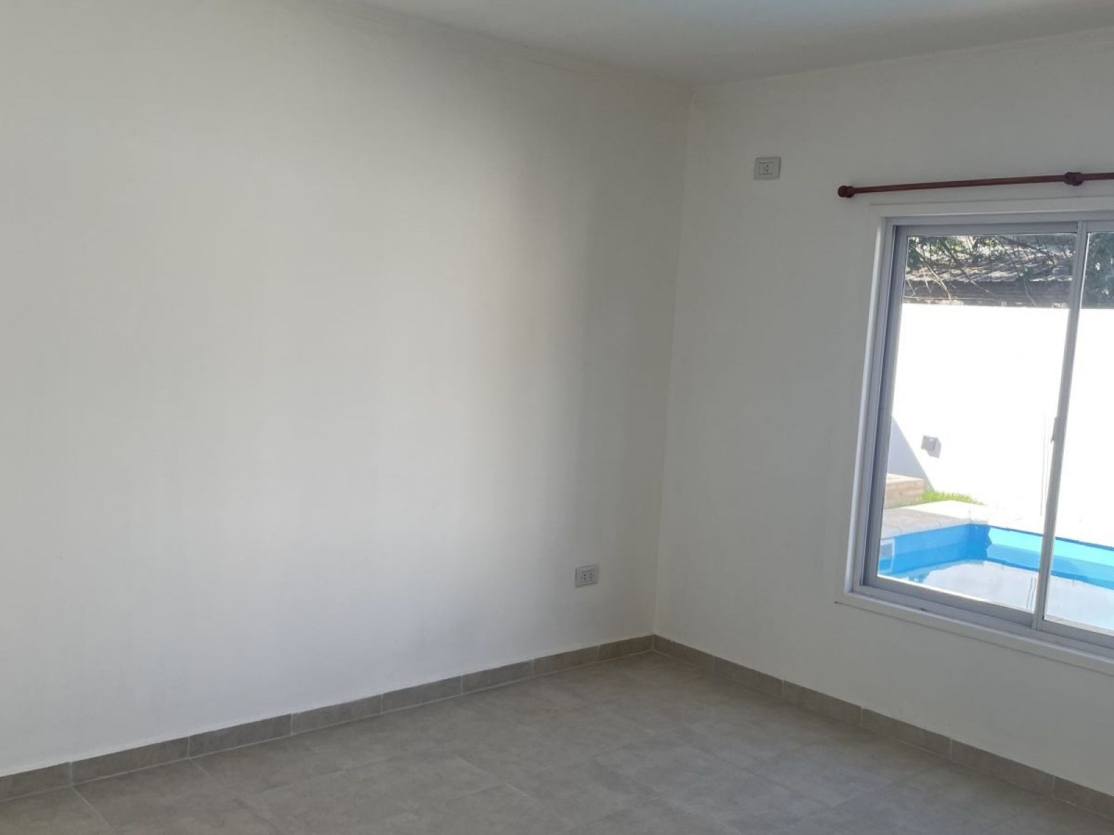 Hermosa casa con pileta - 13