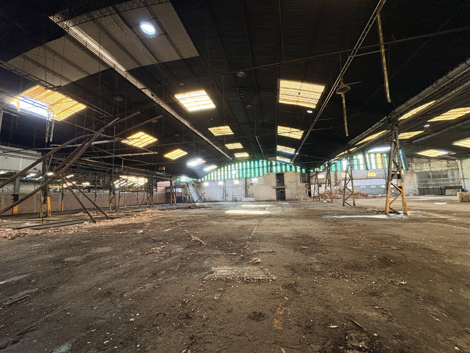 Dr. Sabattini 2800 - Galpón 4.000 m2 - 5