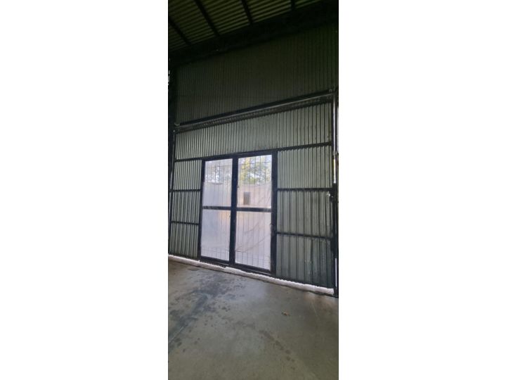 Galpones / Dep�sitos - Roldan -  Alquiler