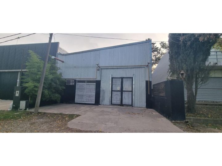Galpones / Dep�sitos - Roldan -  Alquiler
