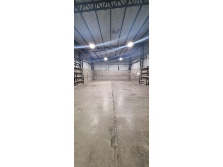 Galpones / Dep�sitos - Roldan -  Alquiler