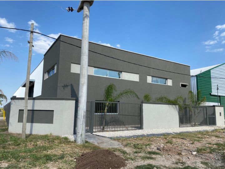 Galpones / Dep�sitos - Roldan - Venta