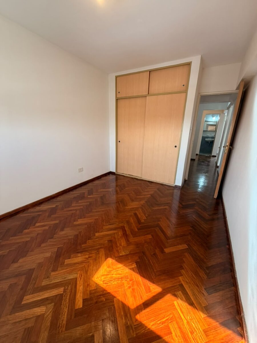 H Irigoyen 1573 Piso 8 Dto A - 4