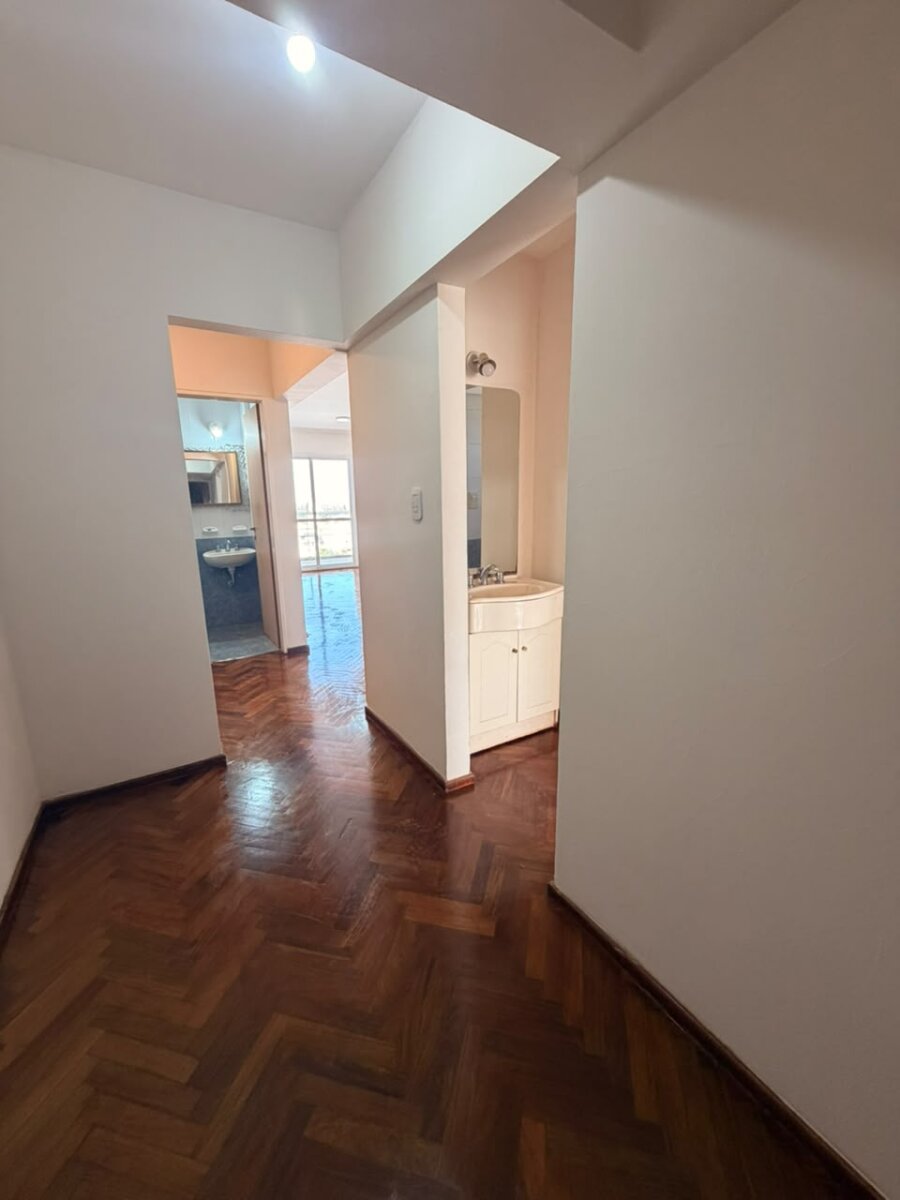 H Irigoyen 1573 Piso 8 Dto A - 10
