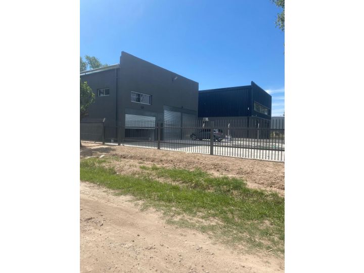 Galpones / Depósitos - Roldan - Venta