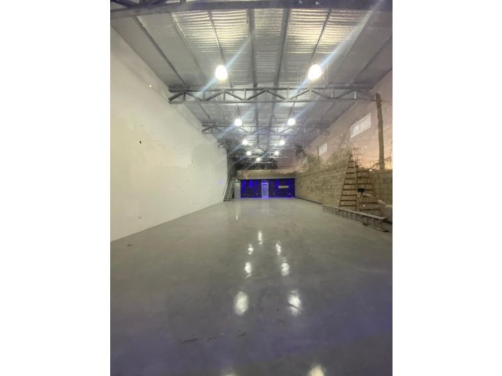 Galpones / Depósitos - Funes - Venta