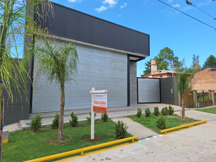 Galpones / Depósitos - Funes - Venta