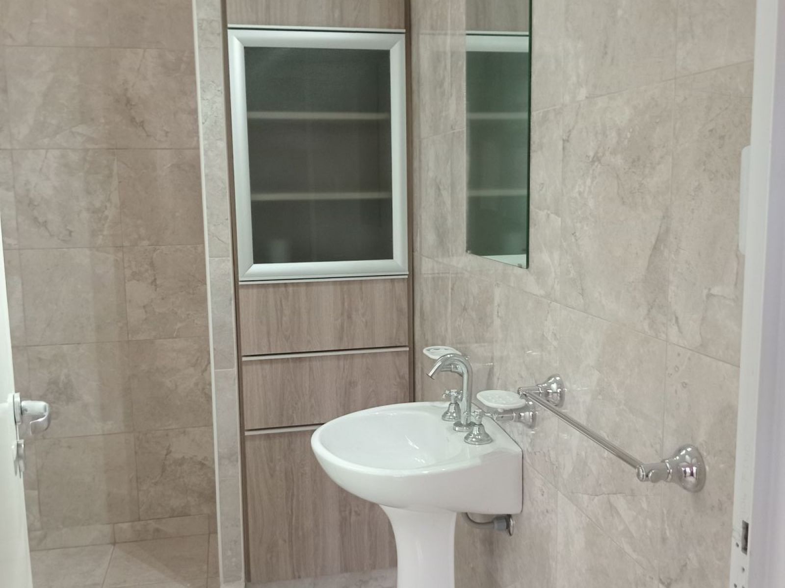 ALQUILER en ciudad de PEREZ Casa Interna de 1 dormitorio. Excelente estado. — foto 10