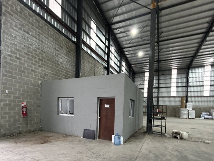 Galpones / Depósitos - Alvear - Alquiler