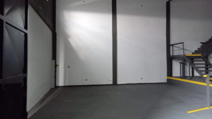 Galpones / Depósitos - Roldan -  Alquiler