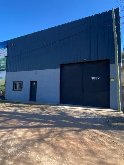 Galpones / Dep贸sitos - Roldan - Alquiler