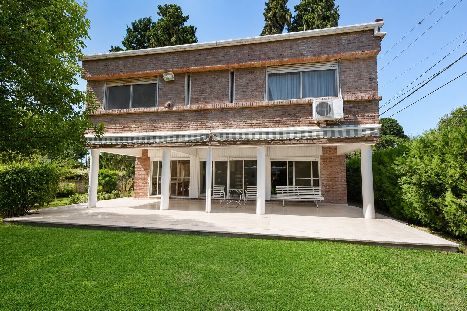 Casa a la venta, centro de Funes. 4 dormitorios.