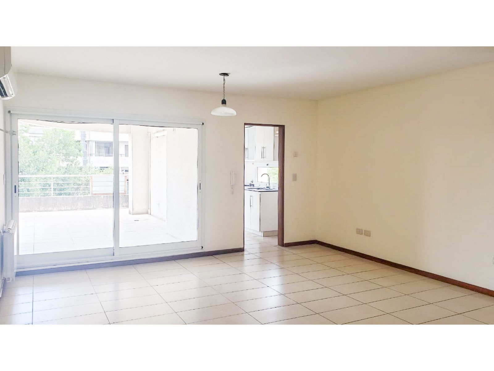 Departamento de 2 dormitorios y cochera - Bv. Urquiza al 500 — foto 3