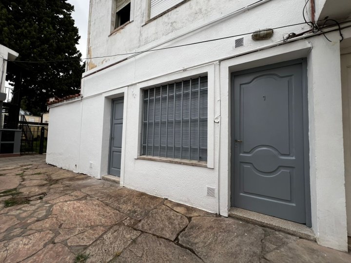 Departamento de 1 dormitorio sin expensas y patio en Alto Alberdi