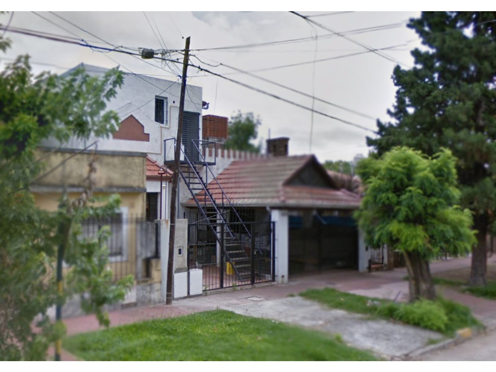 CASA EN VENTA AGRELO 2333 DE DOS DORMITORIO CON COCHERA Y PLANTA ALTA - 4