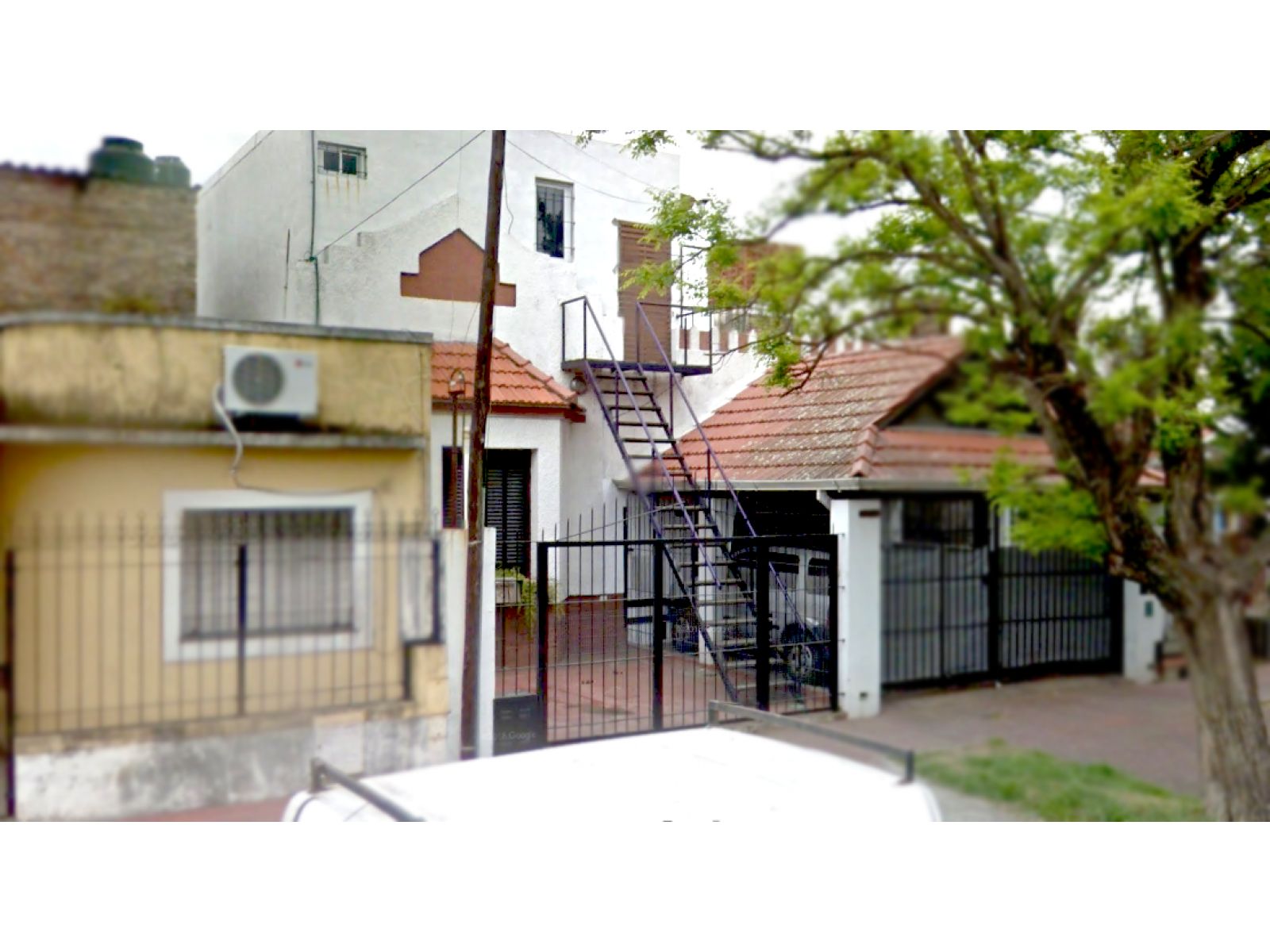 CASA EN VENTA AGRELO 2333 DE DOS DORMITORIO CON COCHERA Y PLANTA ALTA - 1