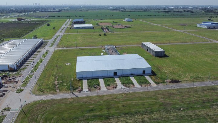 Galpones / Depósitos - Funes - Alquiler