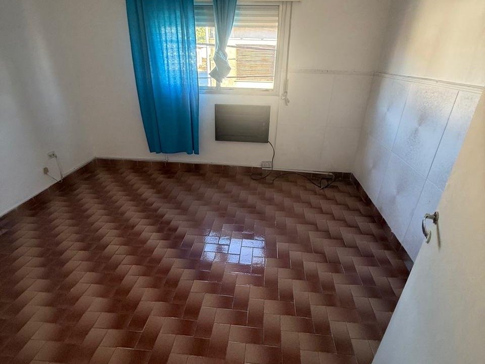 Casa de dos plantas con cochera Dumont al 1200