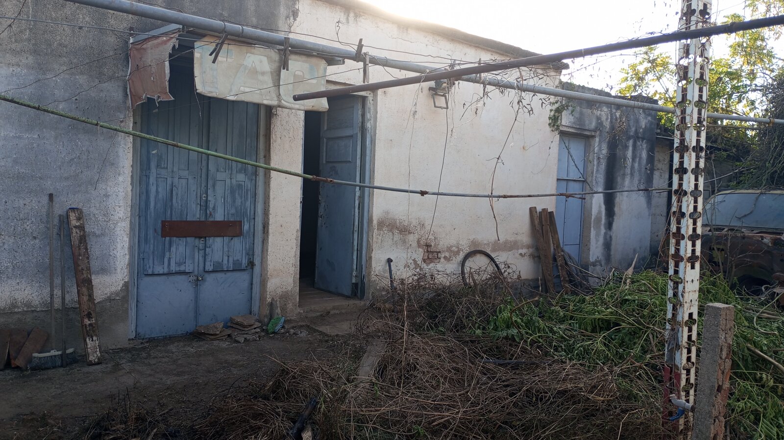 VENDO LOTE CON CONSTRUCCIÓN A DEMOLER, ZONA SUR - Imagen 14