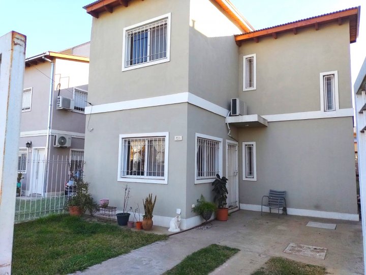 Casas - Funes -  Alquiler