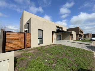 Casas - Funes - Venta