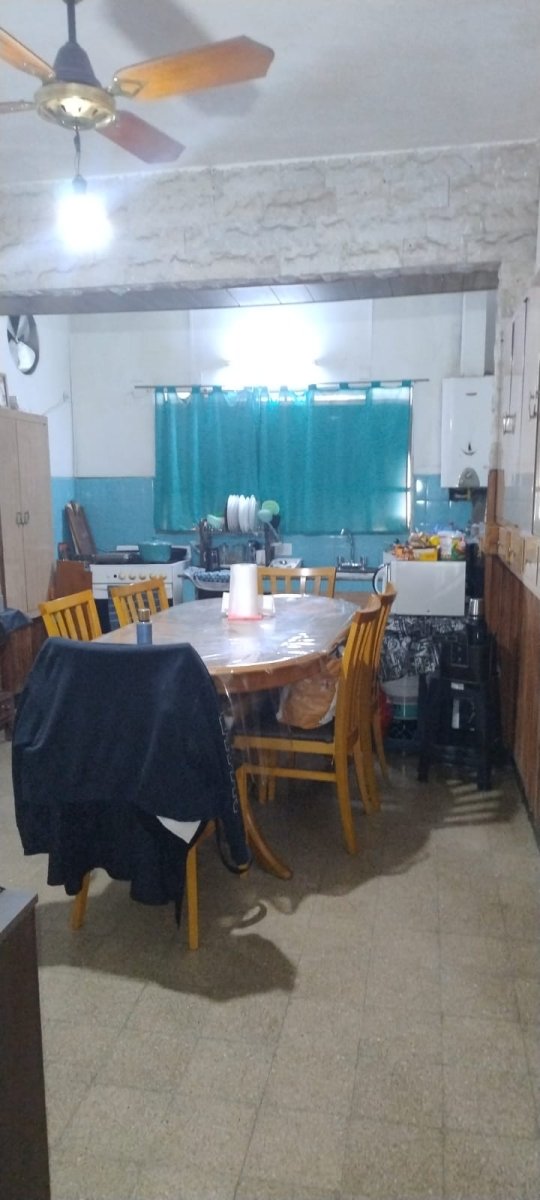 CASA AL FRENTE CON AMBIENTES AMPLIOS Y GRAN PATIO, ALQUILADA.HUMBERTO PRIMO AL 1800 — foto 4