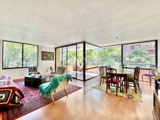 Amplio Dpto. En Las Condes: ¡ubicación Ideal!