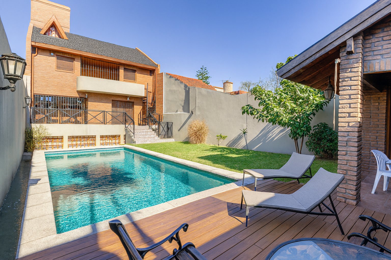 CASA | 9 AMBIENTES | CATEGORÍA | FONDO LIBRE | PISCINA | GARAGE 8 AUTOS | RAMOS MEJIA — foto 2