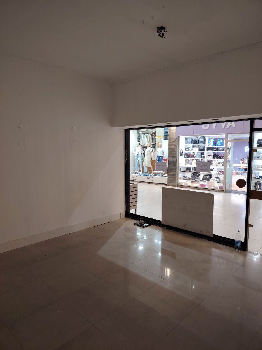 CORDOBA 1147 LOCAL GALERIA LA FAVORITA — foto 4