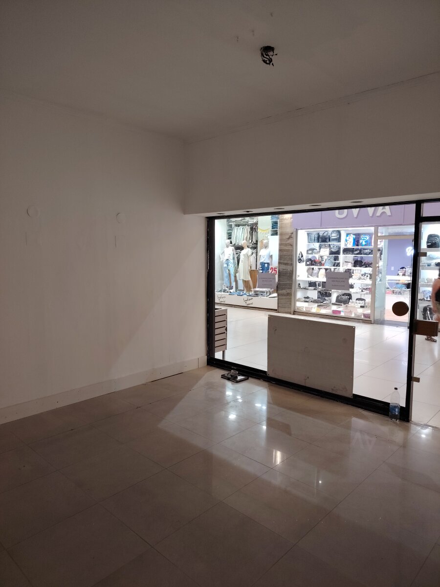 CORDOBA 1147 LOCAL GALERIA LA FAVORITA — foto 6