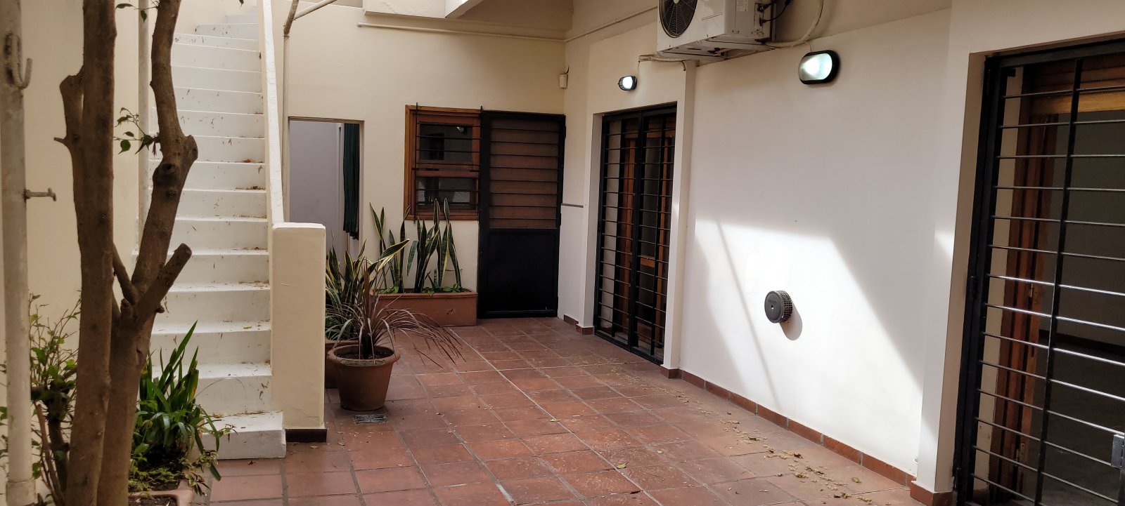 CASA AL FRENTE EN ARROYITO, AMBIENTES AMPLIOS,PATIO,TERRAZA . FERREYRA 1180. — foto 11