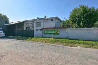 Galpones / Depósitos - Roldan - Venta