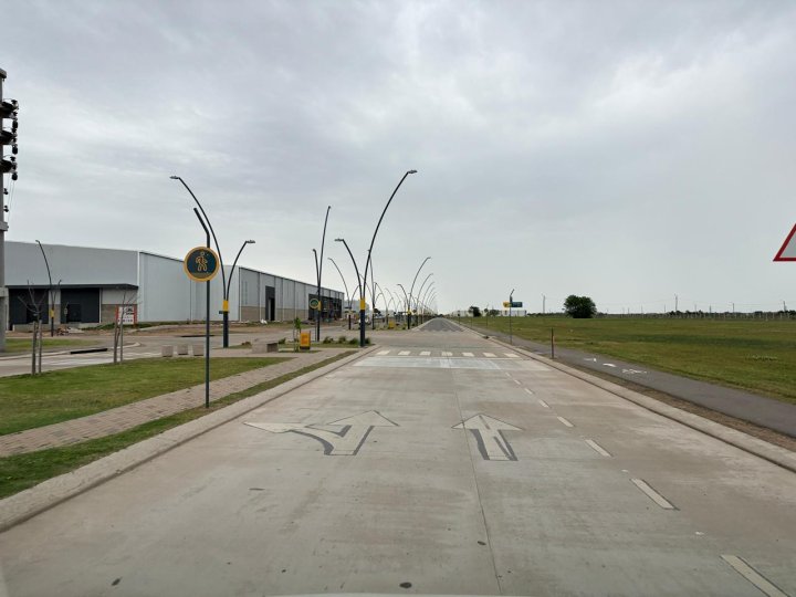 Galpones / Depósitos - Funes - Venta