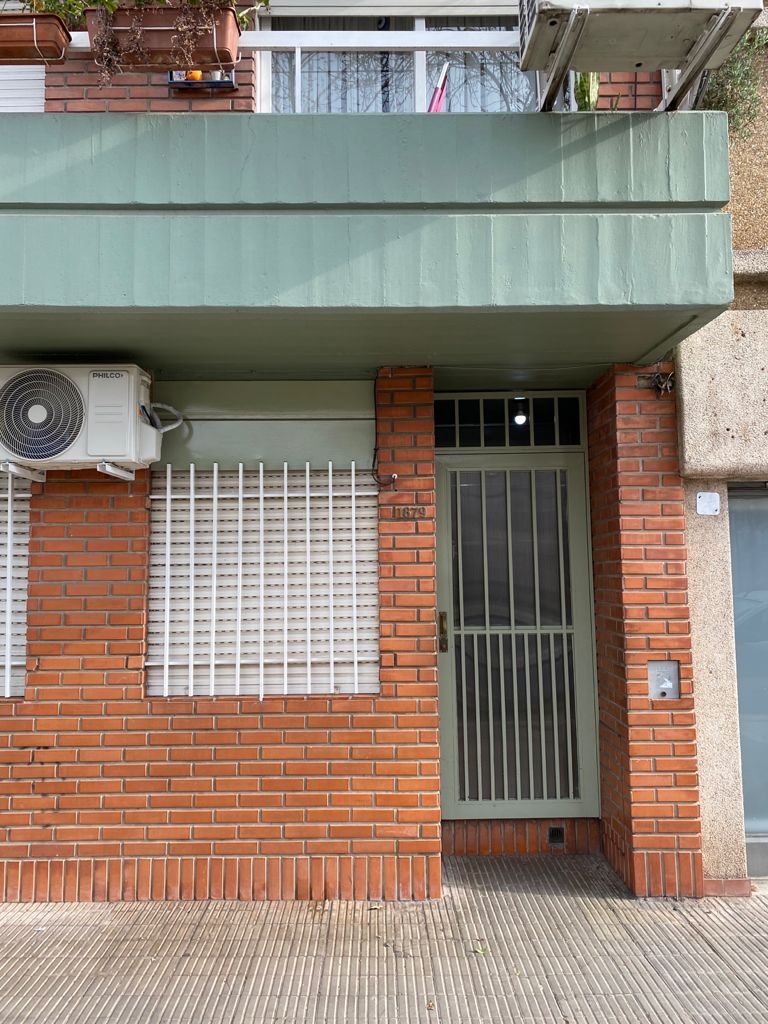 VENTA DEPARTAMENTO 2 DORMITORIOS LA PAZ 1879 ESCALERA 1ER PISO . RETASADO! — foto 2