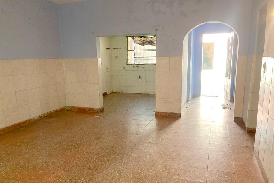 Cochera / Living-comedor - 2 de 10