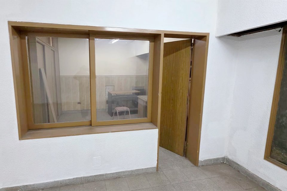 Acceso a oficina de planta alta - 18 de 23