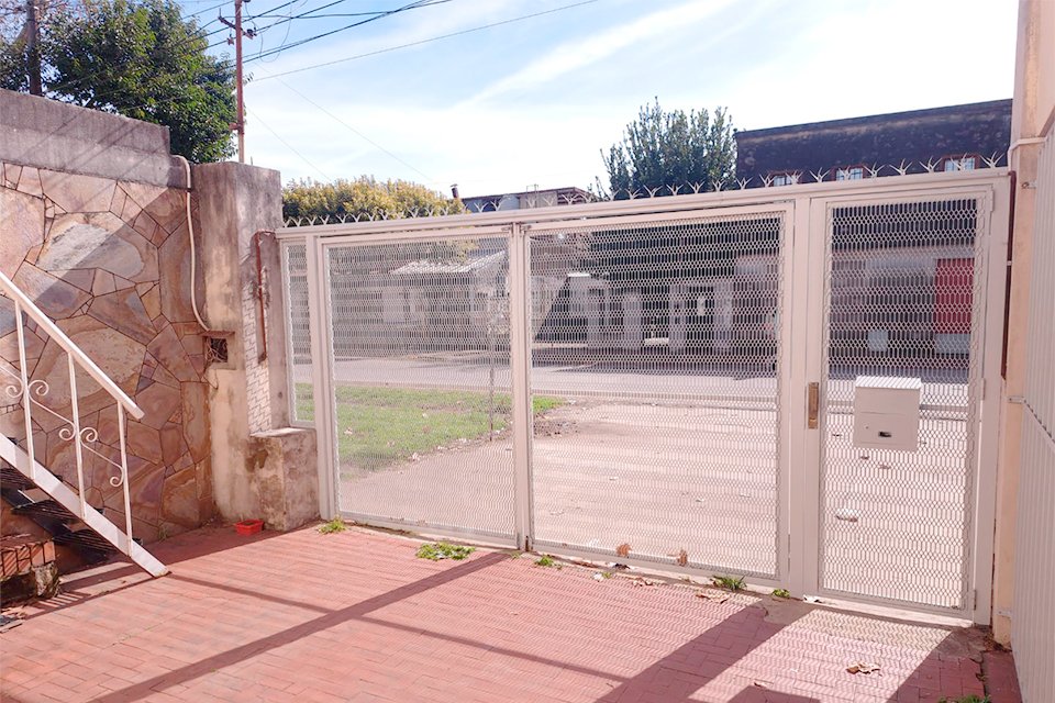 Patio de ingreso - 2 de 27