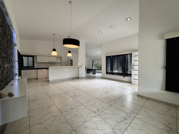 VENTA de CASA 3 dormitorios con PILETA en Country La Arbolada  Hollywood