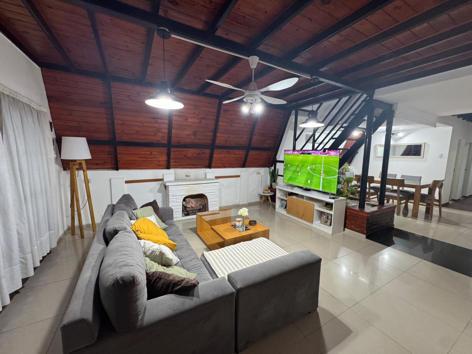 Importante Casa Estilo Alpino. Altos de Mendoza – 4 Dormitorios Quincho y Pileta — foto 7