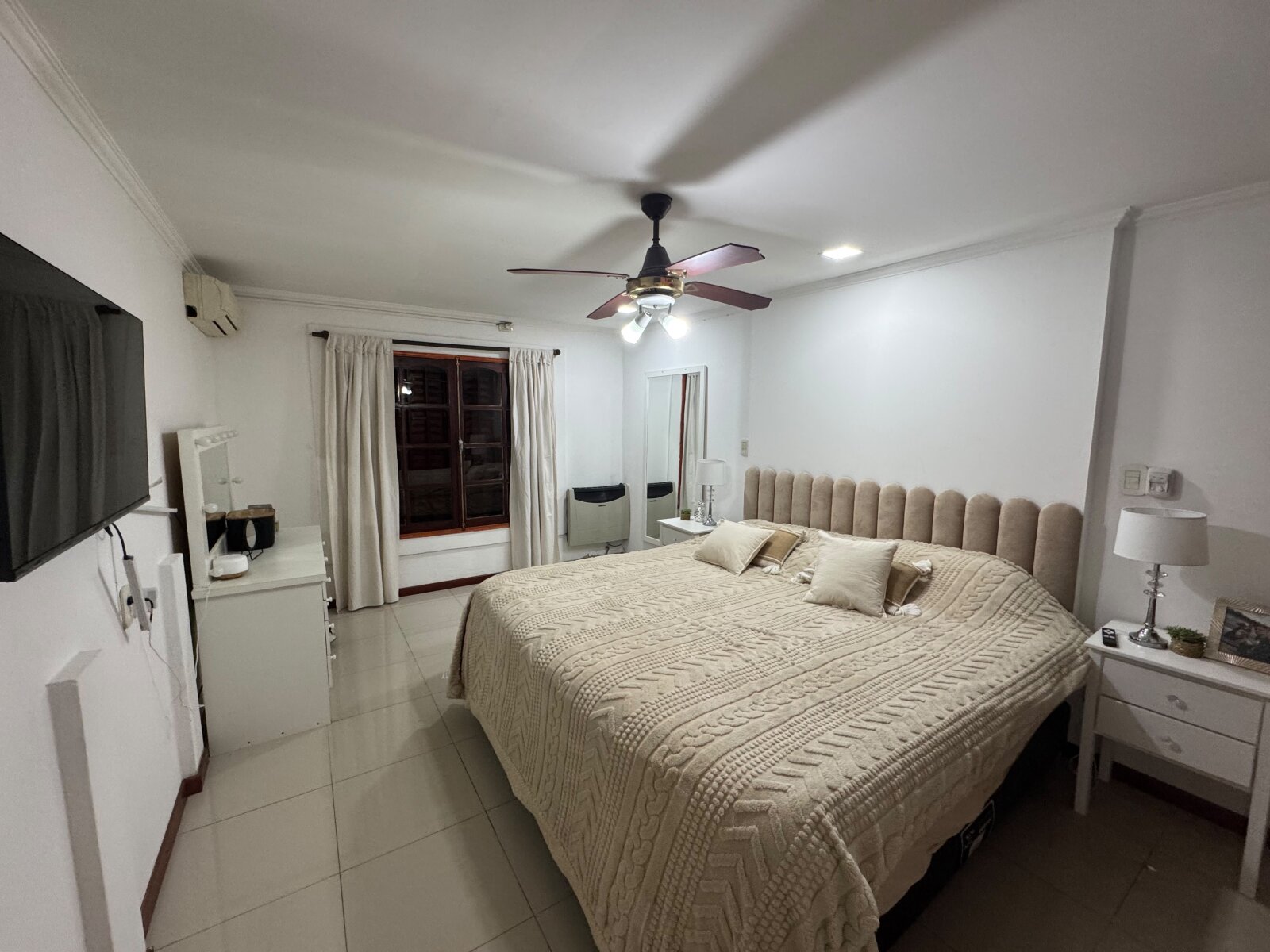 Importante Casa Estilo Alpino. Altos de Mendoza – 4 Dormitorios Quincho y Pileta — foto 4