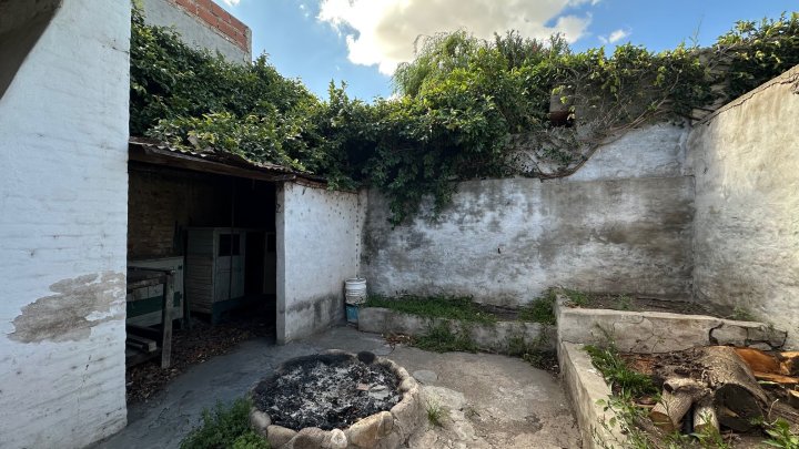 VENDO CASA 3 DORM. BARRIO GENERAL PAZ- APTO RECICLAR