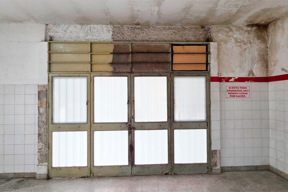 Portón sobre Comod. Rivad. - 8 de 10