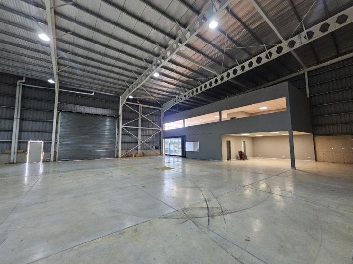 Galpones / Depósitos - Alvear - Venta