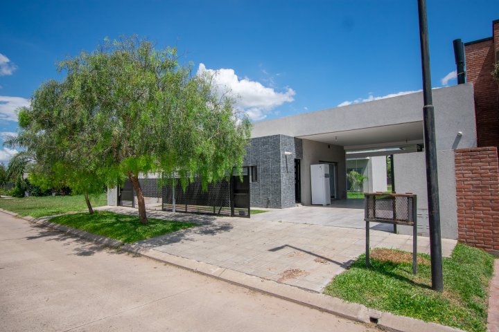 Casas - Funes - Venta