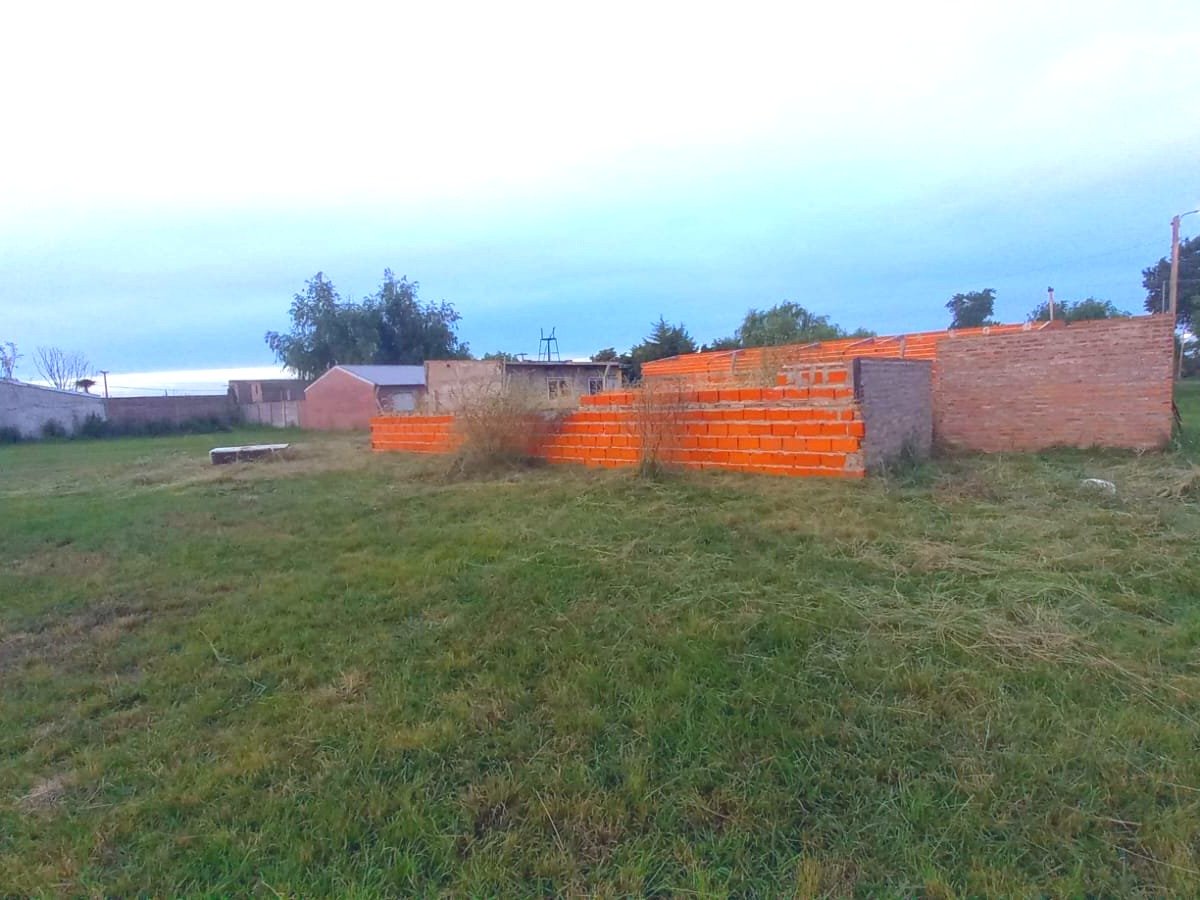 Se vende terreno con construcción en Timbúes. Excelente ubicación! — foto 2