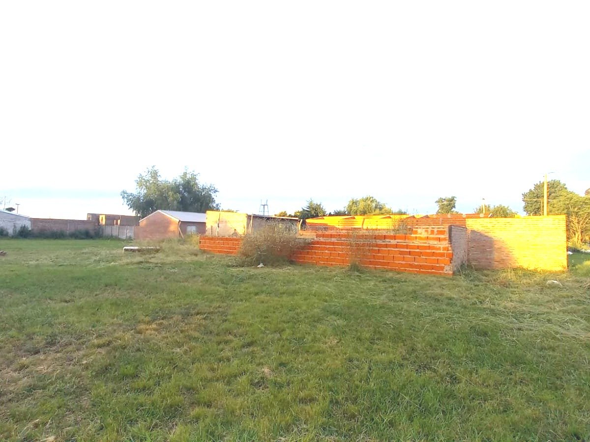 Se vende terreno con construcción en Timbúes. Excelente ubicación!