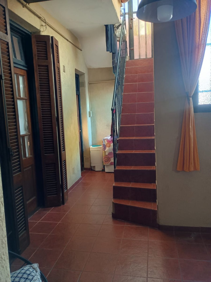 CASA DE PASILLO DE DOS DORMITORIOS, EN BARRIO ABASTO. - 1