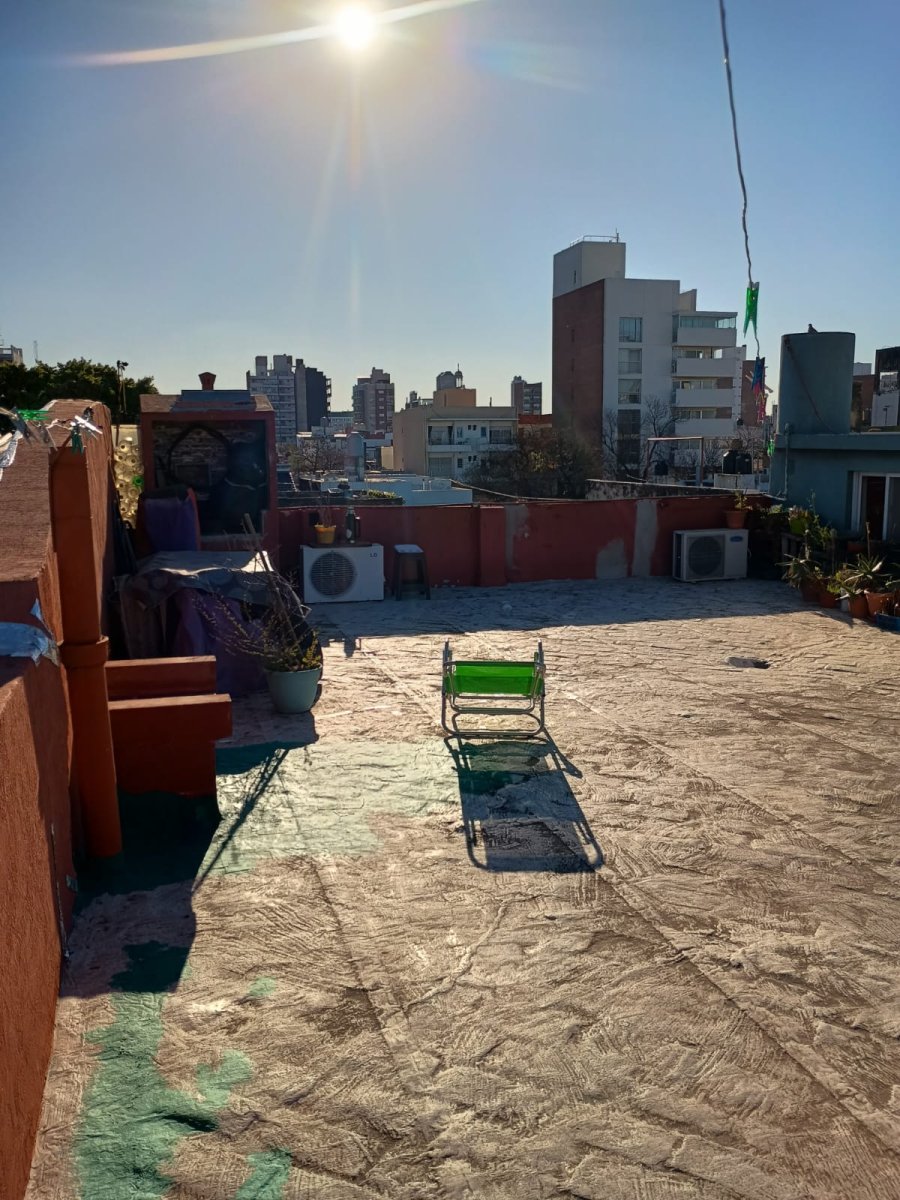 CASA DE PASILLO DE DOS DORMITORIOS, EN BARRIO ABASTO. - 16