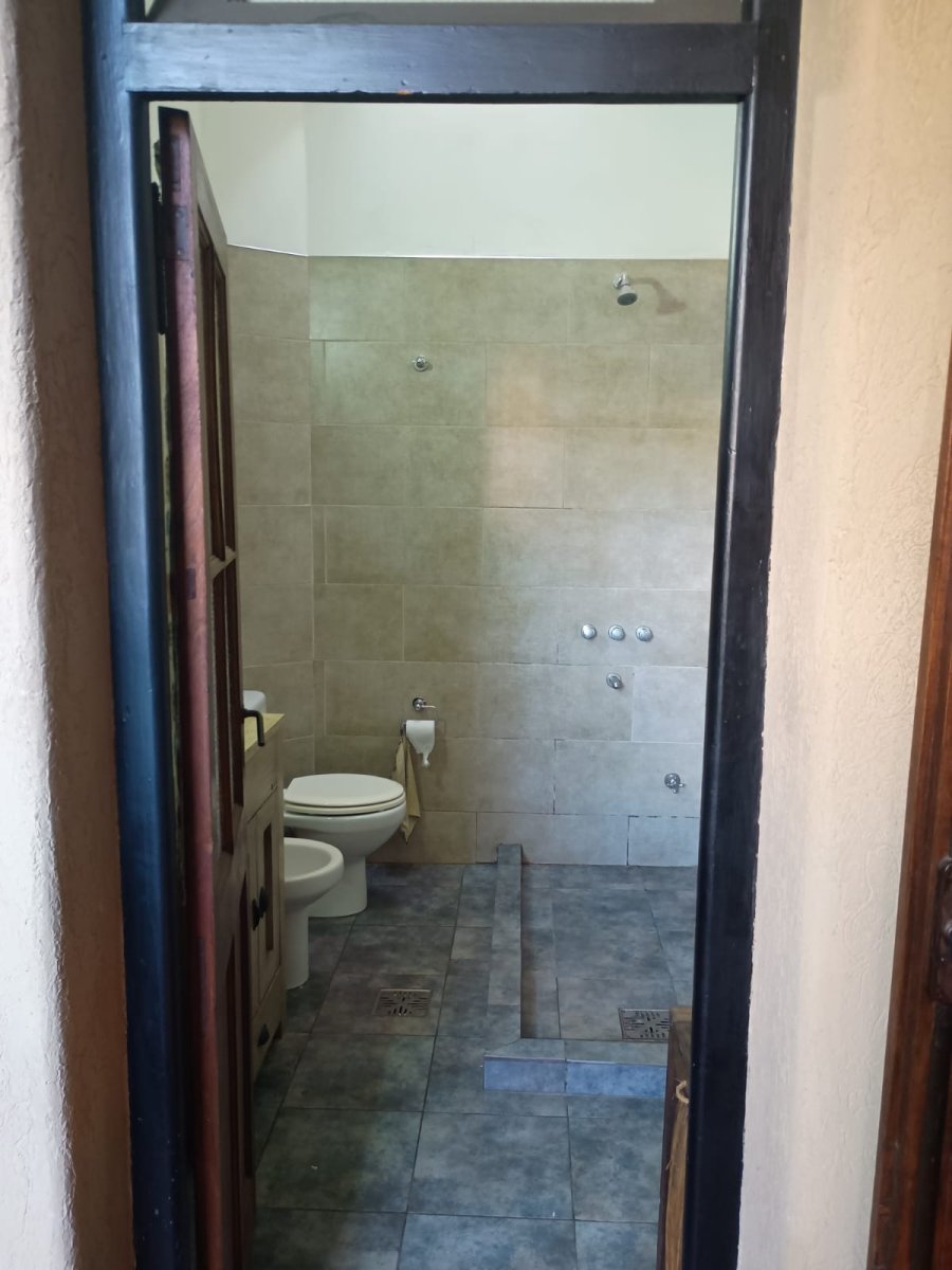 CASA DE PASILLO DE DOS DORMITORIOS, EN BARRIO ABASTO. - 11